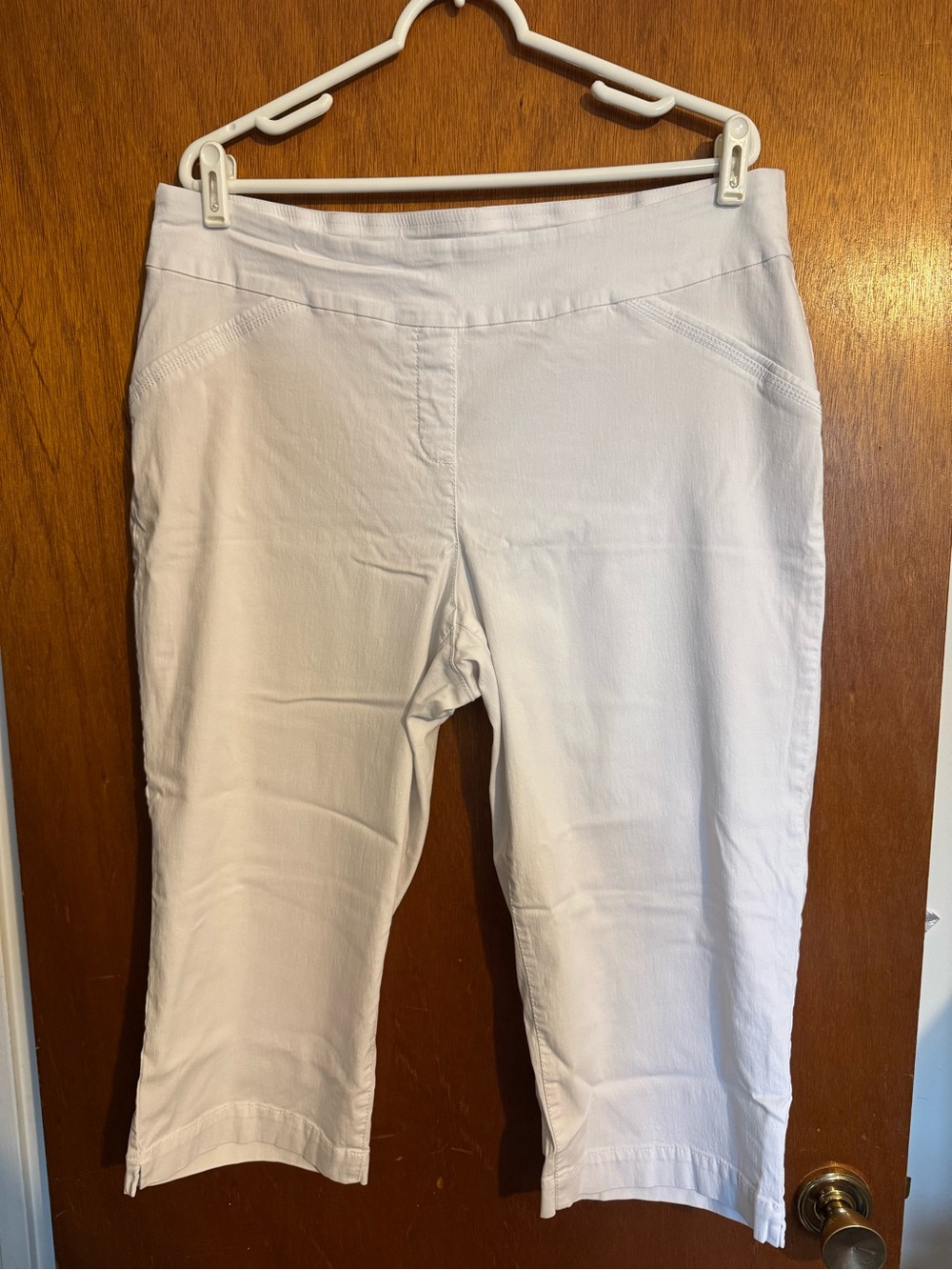 Alia White Capri Pants with Pull-On Waist